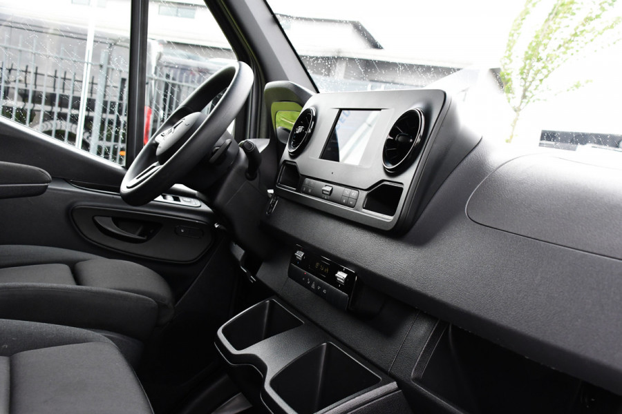 Mercedes-Benz Sprinter 317 1.9 CDI L2H2 RWD AMG Edition Camera, Cruise, LED, 3500kg Trekgewicht, Carplay, NAVI, LED, 170PK, Automaat, Sensoren, Stoelverwarming, Uniek!