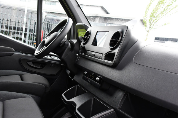 Mercedes-Benz Sprinter 317 1.9 CDI L2H2 RWD AMG Edition Camera, Cruise, LED, 3500kg Trekgewicht, Carplay, NAVI, LED, 170PK, Automaat, Sensoren, Stoelverwarming, Uniek!