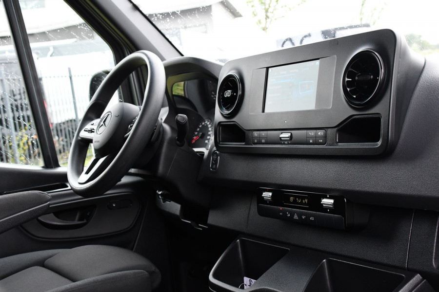 Mercedes-Benz Sprinter 317 1.9 CDI L2H2 RWD AMG Edition Camera, Cruise, LED, 3500kg Trekgewicht, Carplay, NAVI, LED, 170PK, Automaat, Sensoren, Stoelverwarming, Uniek!