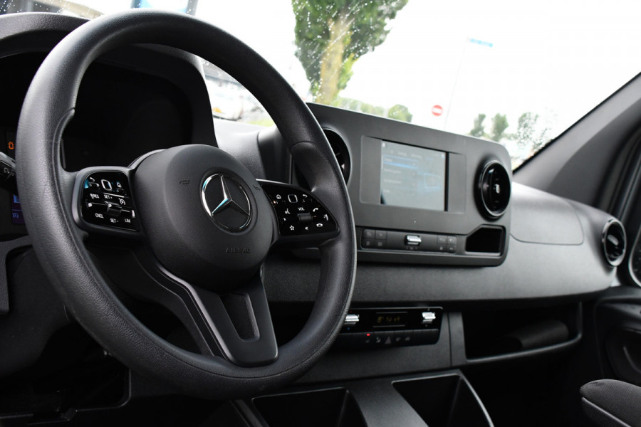 Mercedes-Benz Sprinter 317 1.9 CDI L2H2 RWD AMG Edition Camera, Cruise, LED, 3500kg Trekgewicht, Carplay, NAVI, LED, 170PK, Automaat, Sensoren, Stoelverwarming, Uniek!