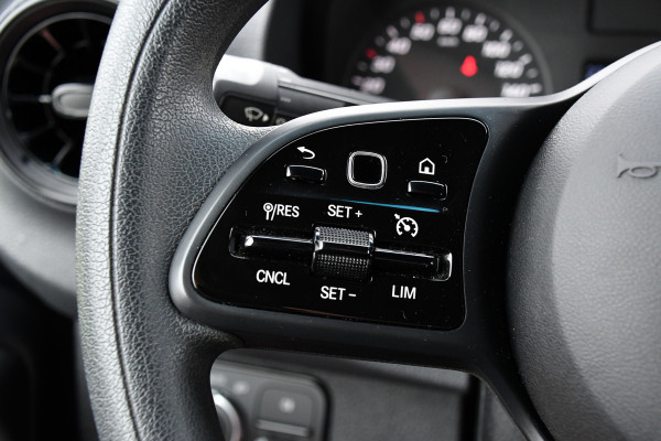 Mercedes-Benz Sprinter 317 1.9 CDI L2H2 RWD AMG Edition Camera, Cruise, LED, 3500kg Trekgewicht, Carplay, NAVI, LED, 170PK, Automaat, Sensoren, Stoelverwarming, Uniek!