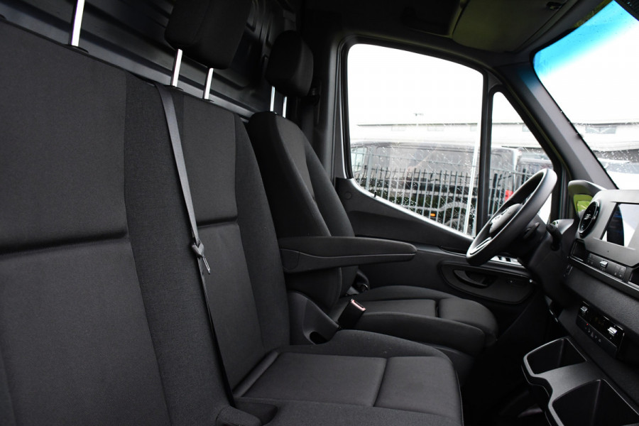 Mercedes-Benz Sprinter 317 1.9 CDI L2H2 RWD AMG Edition Camera, Cruise, LED, 3500kg Trekgewicht, Carplay, NAVI, LED, 170PK, Automaat, Sensoren, Stoelverwarming, Uniek!