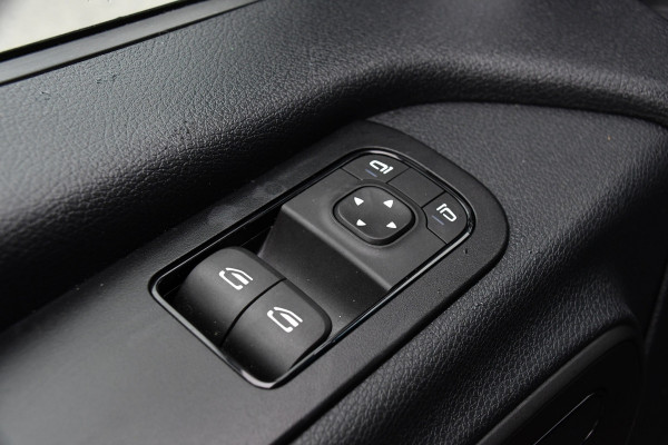 Mercedes-Benz Sprinter 317 1.9 CDI L2H2 RWD AMG Edition Camera, Cruise, LED, 3500kg Trekgewicht, Carplay, NAVI, LED, 170PK, Automaat, Sensoren, Stoelverwarming, Uniek!