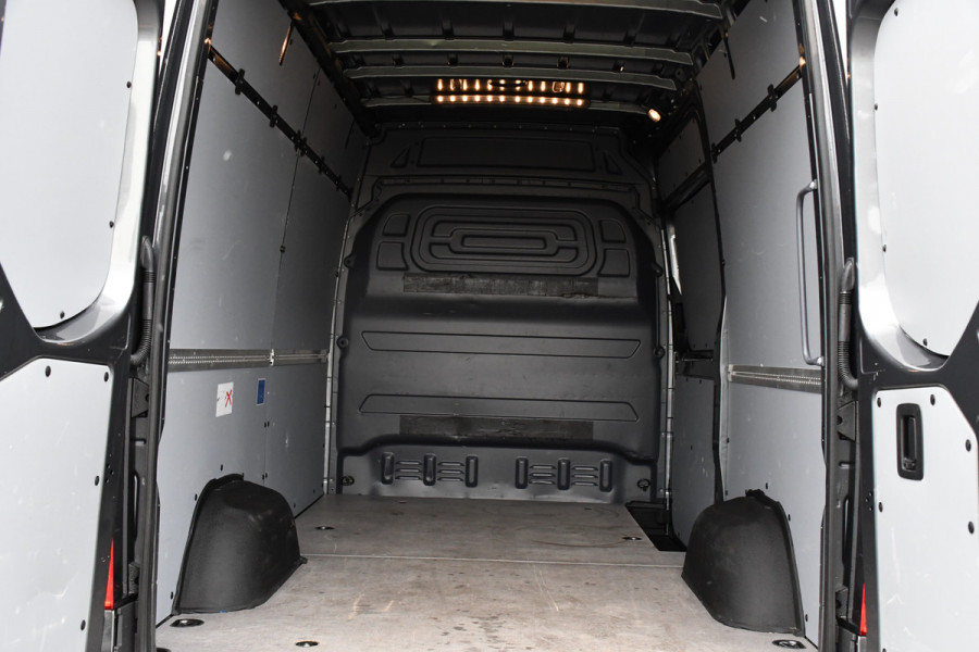 Mercedes-Benz Sprinter 317 1.9 CDI L2H2 RWD AMG Edition Camera, Cruise, LED, 3500kg Trekgewicht, Carplay, NAVI, LED, 170PK, Automaat, Sensoren, Stoelverwarming, Uniek!