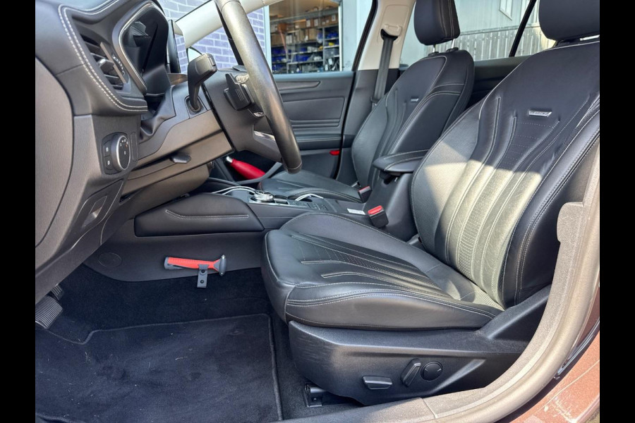 Ford FOCUS Wagon 1.5 EcoBoost Vignale Automaat | Wegklapbare trekhaak | Winter Pack | Head up Display | Bang&Olufsen | Adaptive cruise control | Adaptive LED | Dodehoeksensoren