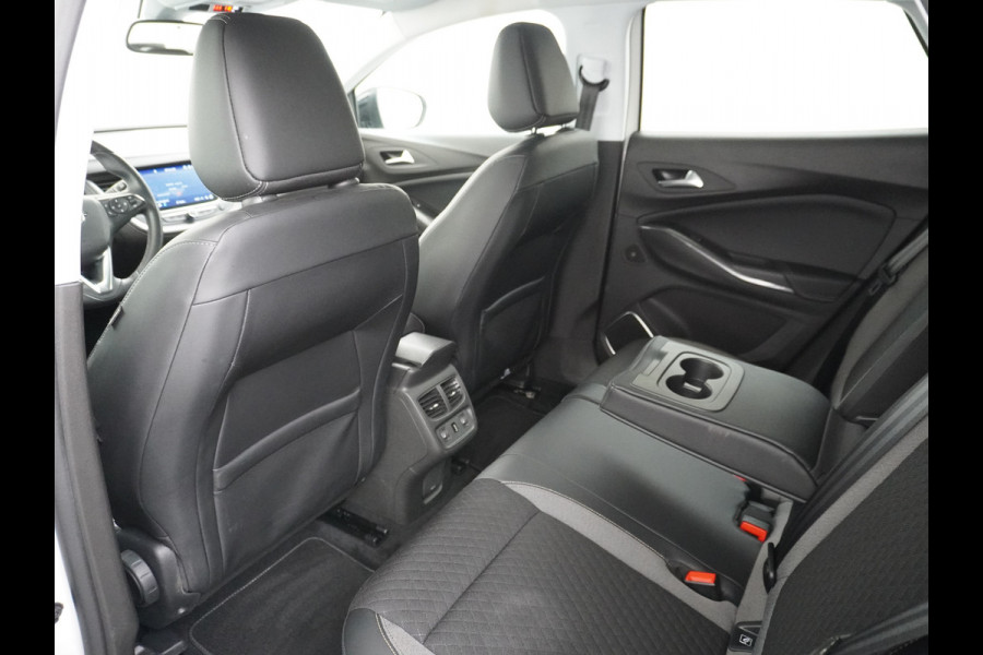 Opel Grandland X T131PK Automaat Apple Carplay Android Auto Trekhaak AGR-Comfort Stoelen Denon® Premium Audio Navi Ecc 360°Camera Stoel+Stuur+Ban Keyless DAB Elek.Achterklep Lmv 18" Led 1e Eigenaar Dealeronderhouden