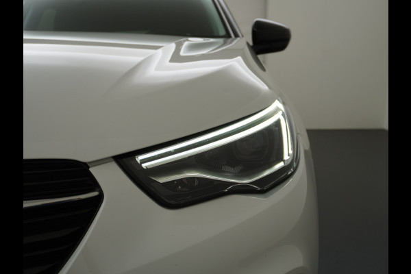 Opel Grandland X T131PK Automaat Apple Carplay Android Auto Trekhaak AGR-Comfort Stoelen Denon® Premium Audio Navi Ecc 360°Camera Stoel+Stuur+Ban Keyless DAB Elek.Achterklep Lmv 18" Led 1e Eigenaar Dealeronderhouden