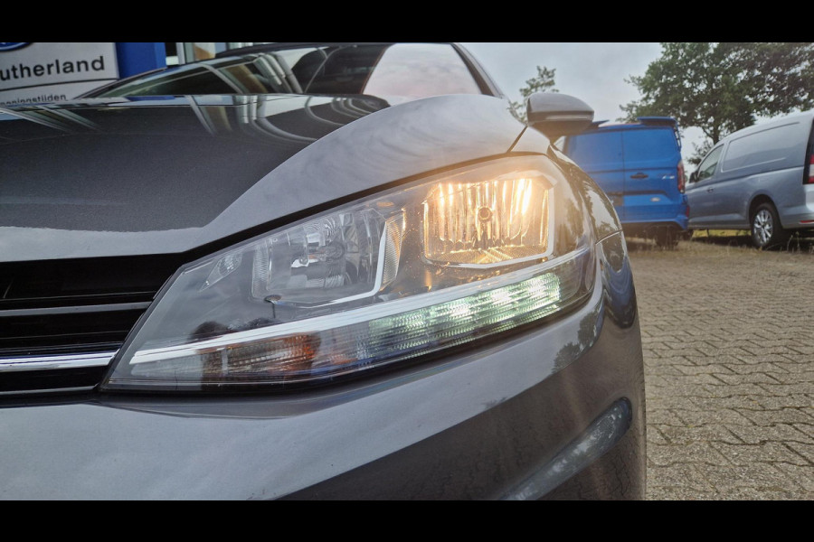 Volkswagen Golf 1.5 TSI Highline | 150PK | Elektr.glazen pano.dak | Virtual Cockpit | ergoActive stoelpakket | Trekhaak | Adaptive Cruise | Camera| LMV