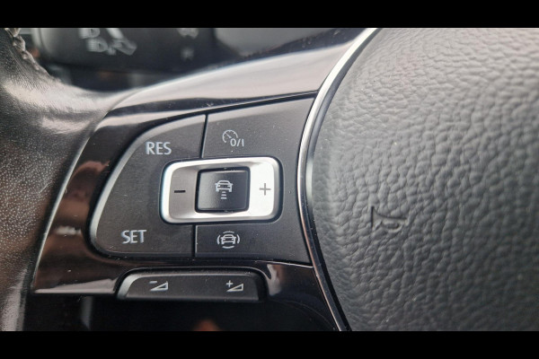 Volkswagen Golf 1.5 TSI Highline | 150PK | Elektr.glazen pano.dak | Virtual Cockpit | ergoActive stoelpakket | Trekhaak | Adaptive Cruise | Camera| LMV