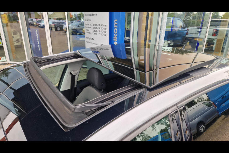 Volkswagen Golf 1.5 TSI Highline | 150PK | Elektr.glazen pano.dak | Virtual Cockpit | ergoActive stoelpakket | Trekhaak | Adaptive Cruise | Camera| LMV