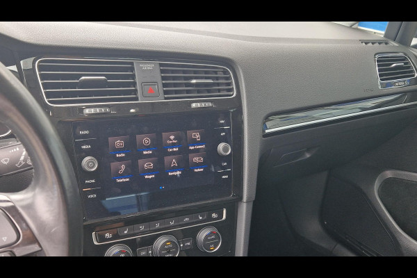 Volkswagen Golf 1.5 TSI Highline | 150PK | Elektr.glazen pano.dak | Virtual Cockpit | ergoActive stoelpakket | Trekhaak | Adaptive Cruise | Camera| LMV