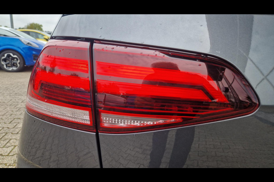 Volkswagen Golf 1.5 TSI Highline | 150PK | Elektr.glazen pano.dak | Virtual Cockpit | ergoActive stoelpakket | Trekhaak | Adaptive Cruise | Camera| LMV