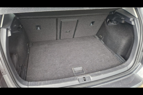 Volkswagen Golf 1.5 TSI Highline | 150PK | Elektr.glazen pano.dak | Virtual Cockpit | ergoActive stoelpakket | Trekhaak | Adaptive Cruise | Camera| LMV