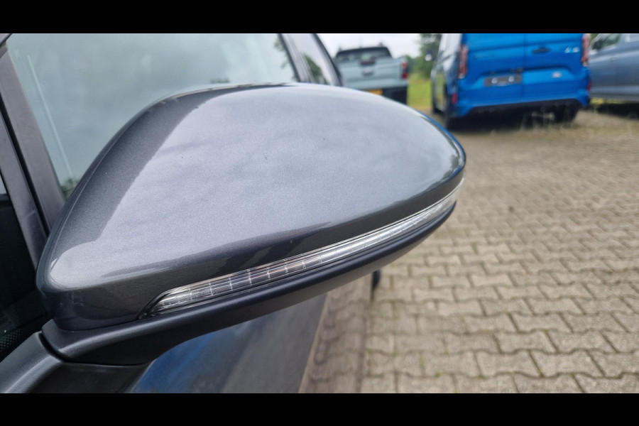 Volkswagen Golf 1.5 TSI Highline | 150PK | Elektr.glazen pano.dak | Virtual Cockpit | ergoActive stoelpakket | Trekhaak | Adaptive Cruise | Camera| LMV