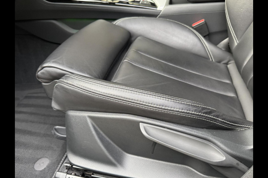 Audi A4 Avant 40 TFSI S-line Automaat | Volleer | Adaptieve cruise control | Lane assist | Afgevlakt sportstuur | Grootlichtassistent |