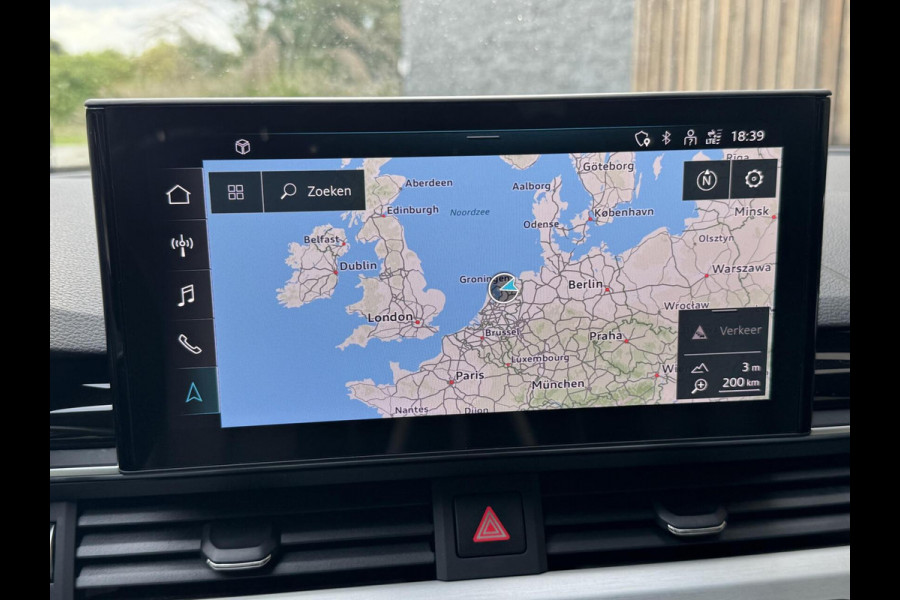 Audi A4 Avant 40 TFSI S-line Automaat | Volleer | Adaptieve cruise control | Lane assist | Afgevlakt sportstuur | Grootlichtassistent |