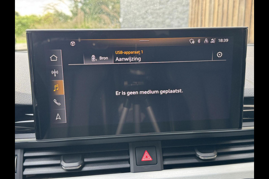 Audi A4 Avant 40 TFSI S-line Automaat | Volleer | Adaptieve cruise control | Lane assist | Afgevlakt sportstuur | Grootlichtassistent |