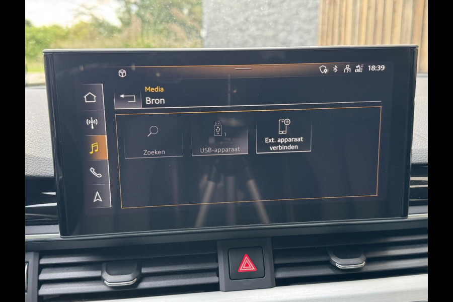 Audi A4 Avant 40 TFSI S-line Automaat | Volleer | Adaptieve cruise control | Lane assist | Afgevlakt sportstuur | Grootlichtassistent |