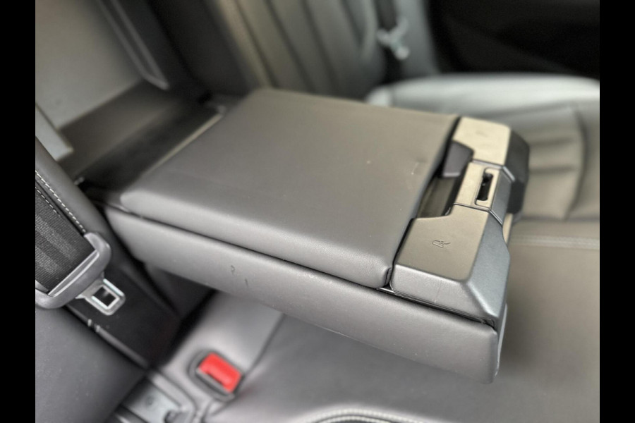 Audi A4 Avant 40 TFSI S-line Automaat | Volleer | Adaptieve cruise control | Lane assist | Afgevlakt sportstuur | Grootlichtassistent |