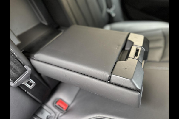 Audi A4 Avant 40 TFSI S-line Automaat | Volleer | Adaptieve cruise control | Lane assist | Afgevlakt sportstuur | Grootlichtassistent |