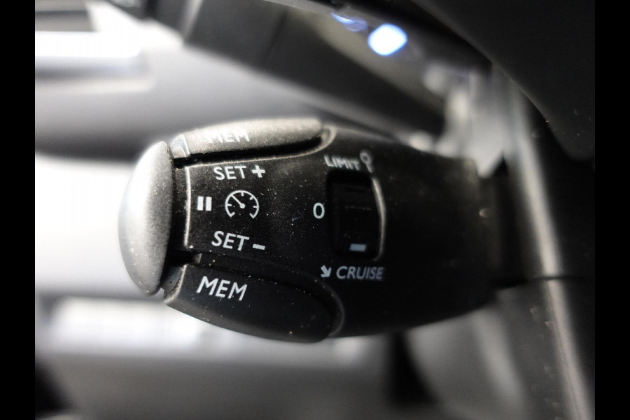 Opel Vivaro L3H1 Dubbele Cabine 144PK Automaat Airco Navi Bluetooth Trekhaak