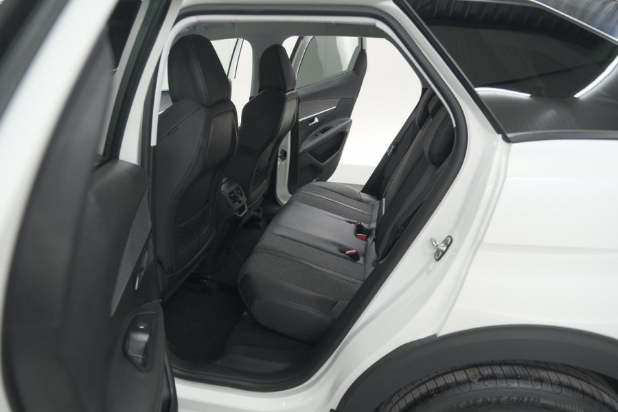 Peugeot 3008 PureTech 130 Allure | Camera | Dodehoekdetectie | Elektronische Kofferklep | Apple Carplay