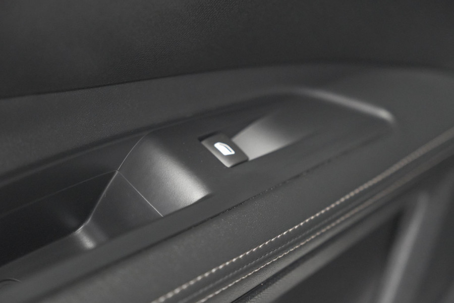 Peugeot 3008 PureTech 130 Allure | Camera | Dodehoekdetectie | Elektronische Kofferklep | Apple Carplay