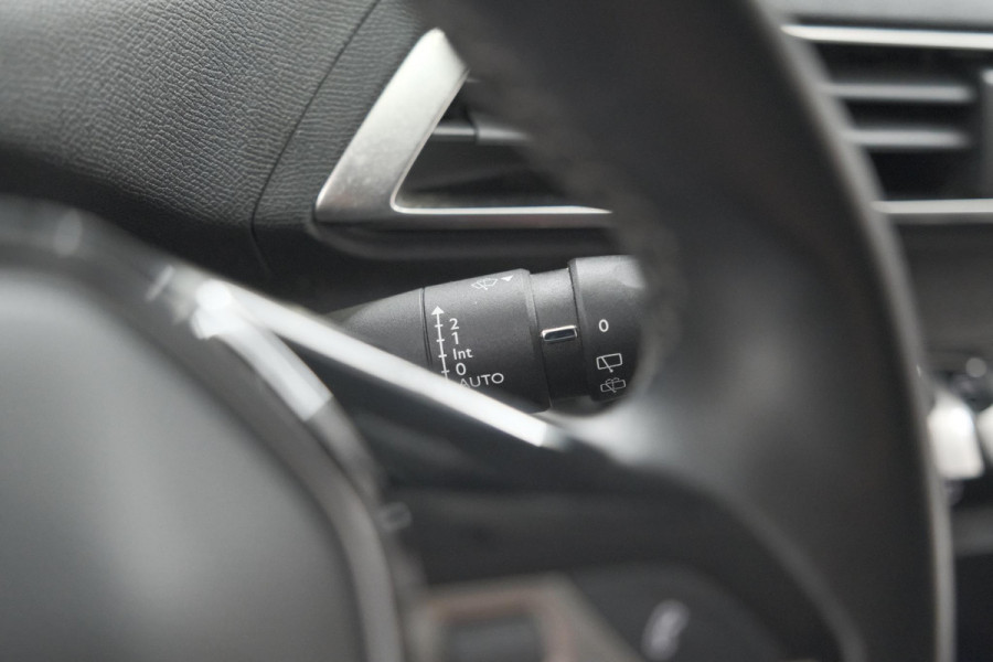 Peugeot 3008 PureTech 130 Allure | Camera | Dodehoekdetectie | Elektronische Kofferklep | Apple Carplay