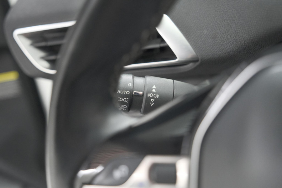 Peugeot 3008 PureTech 130 Allure | Camera | Dodehoekdetectie | Elektronische Kofferklep | Apple Carplay