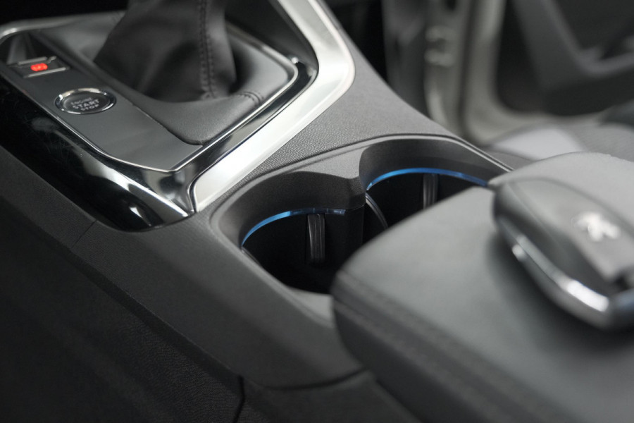 Peugeot 3008 PureTech 130 Allure | Camera | Dodehoekdetectie | Elektronische Kofferklep | Apple Carplay