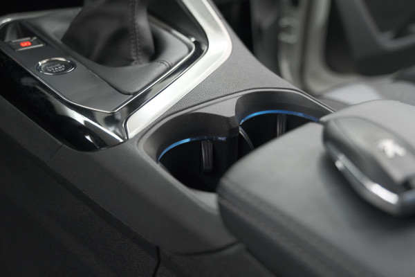 Peugeot 3008 PureTech 130 Allure | Camera | Dodehoekdetectie | Elektronische Kofferklep | Apple Carplay