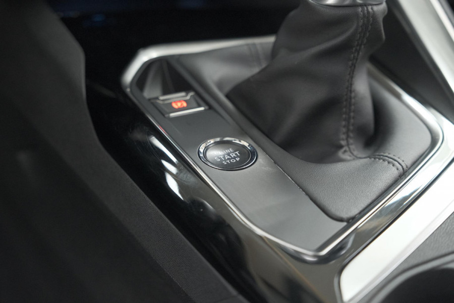 Peugeot 3008 PureTech 130 Allure | Camera | Dodehoekdetectie | Elektronische Kofferklep | Apple Carplay