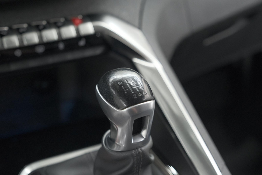 Peugeot 3008 PureTech 130 Allure | Camera | Dodehoekdetectie | Elektronische Kofferklep | Apple Carplay