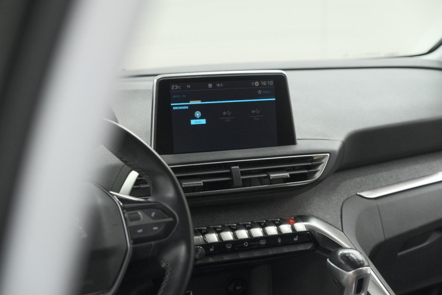 Peugeot 3008 PureTech 130 Allure | Camera | Dodehoekdetectie | Elektronische Kofferklep | Apple Carplay