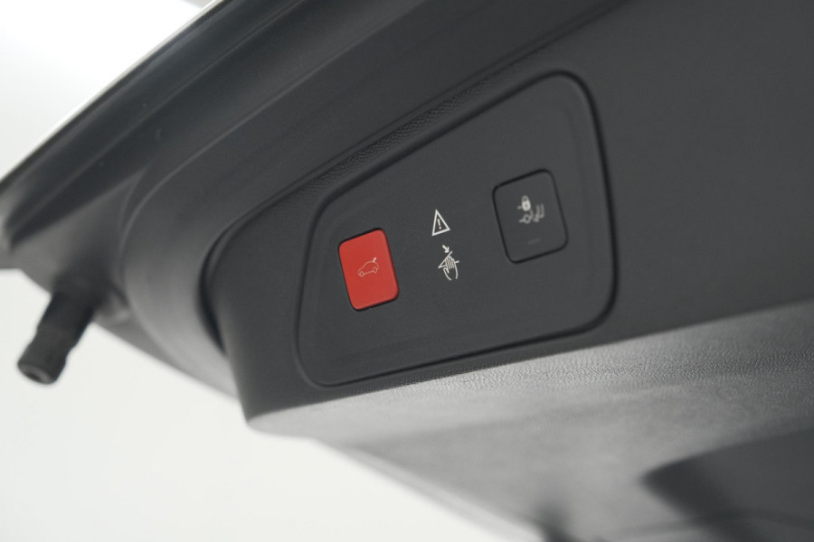 Peugeot 3008 PureTech 130 Allure | Camera | Dodehoekdetectie | Elektronische Kofferklep | Apple Carplay