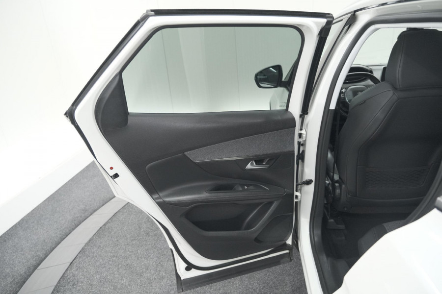 Peugeot 3008 PureTech 130 Allure | Camera | Dodehoekdetectie | Elektronische Kofferklep | Apple Carplay