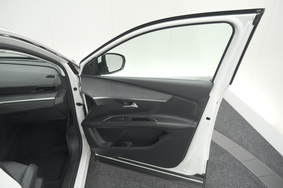 Peugeot 3008 PureTech 130 Allure | Camera | Dodehoekdetectie | Elektronische Kofferklep | Apple Carplay