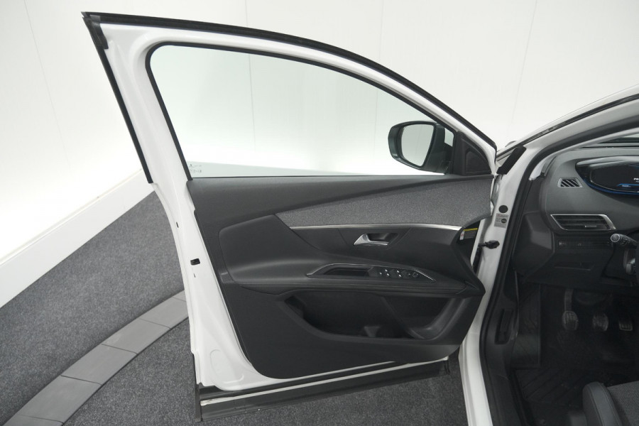 Peugeot 3008 PureTech 130 Allure | Camera | Dodehoekdetectie | Elektronische Kofferklep | Apple Carplay