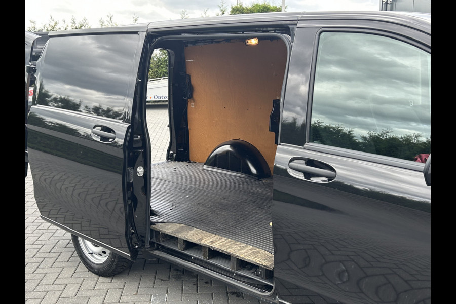 Mercedes-Benz Vito 116 CDI AUTOMAAT / L2H1 / 1e EIG. / LED / ECC AIRCO / CRUISE / NAVI / CAMERA / BLUETOOTH
