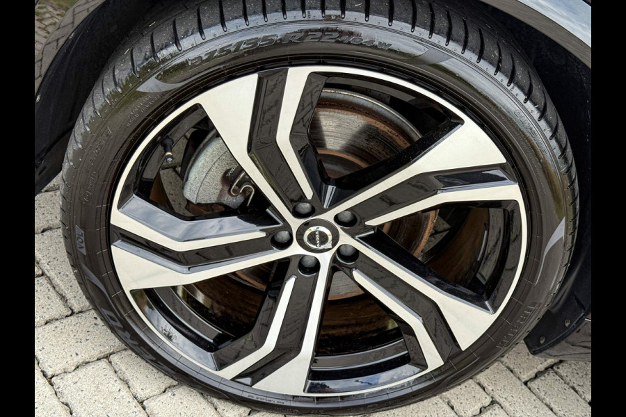 Volvo XC90 2.0 T8 Recharge AWD R-Design Luchtvering|Panorama|Trekhaak|360 Camera|Massage|HUD|22''
