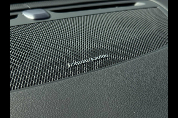 Volvo XC90 2.0 T8 Recharge AWD R-Design Luchtvering|Panorama|Trekhaak|360 Camera|Massage|HUD|22''