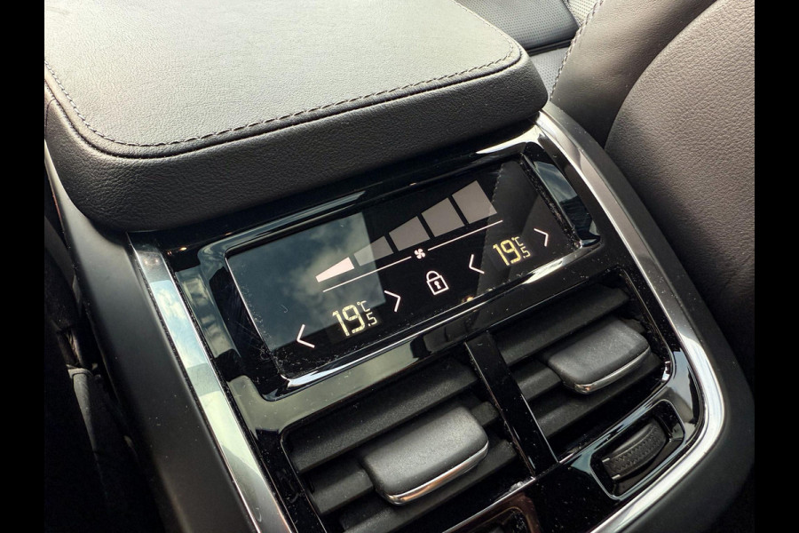 Volvo XC90 2.0 T8 Recharge AWD R-Design Luchtvering|Panorama|Trekhaak|360 Camera|Massage|HUD|22''