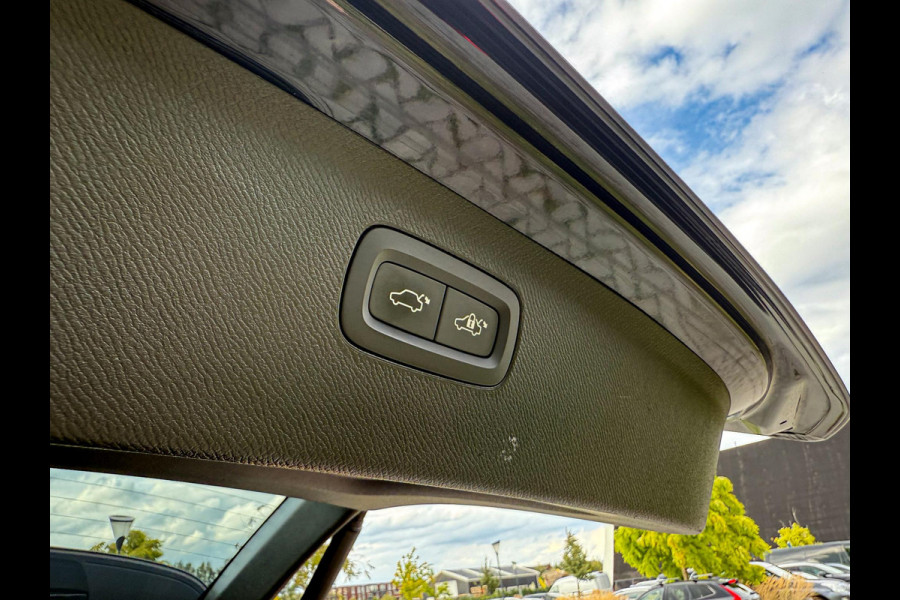 Volvo XC90 2.0 T8 Recharge AWD R-Design Luchtvering|Panorama|Trekhaak|360 Camera|Massage|HUD|22''