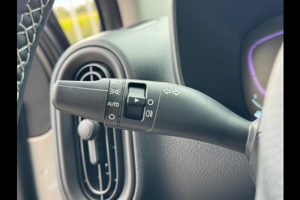 Kia Picanto 1.0 DPI ExecutiveLine NIEUWSTE MODEL / AUTOMAAT/ CAMERA / PDC / NAVIGATIE / LED / CARPLAY / STUUR EN STOELVERW. / LMV