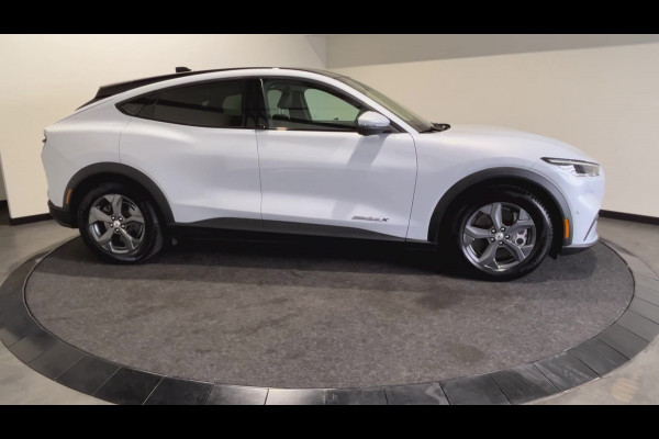 Ford Mustang Mach-E Extended RWD 98 kWh | Achteruitrijcamera | Intelligent adaptive cruise control & speed assist | SoH (batterijcheck) 93,7 % score!