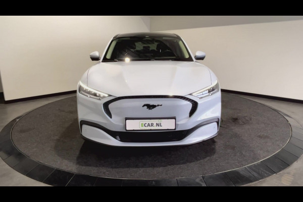 Ford Mustang Mach-E Extended RWD 98 kWh | Achteruitrijcamera | Intelligent adaptive cruise control & speed assist | SoH (batterijcheck) 93,7 % score!