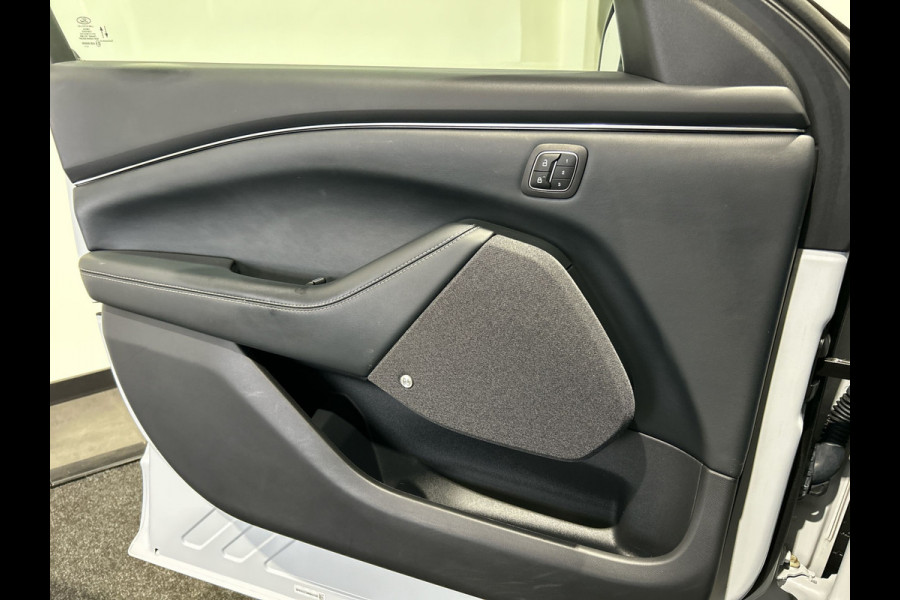 Ford Mustang Mach-E Extended RWD 98 kWh | Achteruitrijcamera | Intelligent adaptive cruise control & speed assist | SoH (batterijcheck) 93,7 % score!