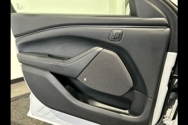 Ford Mustang Mach-E Extended RWD 98 kWh | Achteruitrijcamera | Intelligent adaptive cruise control & speed assist | SoH (batterijcheck) 93,7 % score!