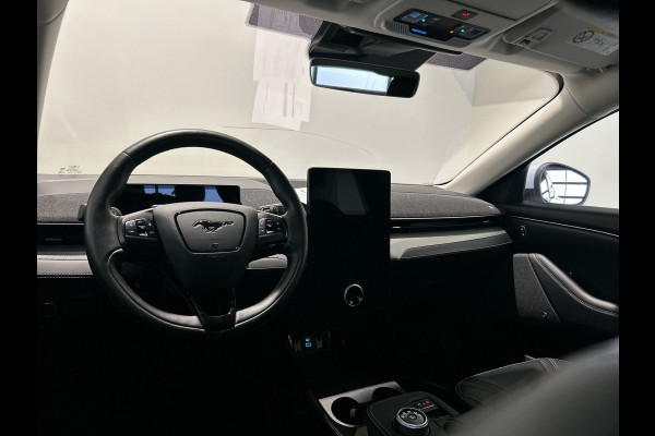 Ford Mustang Mach-E Extended RWD 98 kWh | Achteruitrijcamera | Intelligent adaptive cruise control & speed assist | SoH (batterijcheck) 93,7 % score!