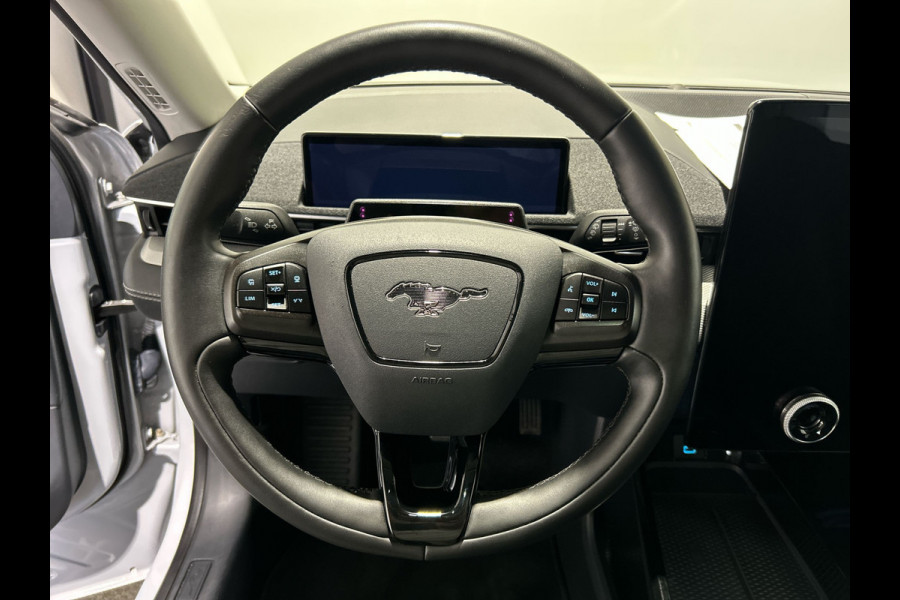 Ford Mustang Mach-E Extended RWD 98 kWh | Achteruitrijcamera | Intelligent adaptive cruise control & speed assist | SoH (batterijcheck) 93,7 % score!